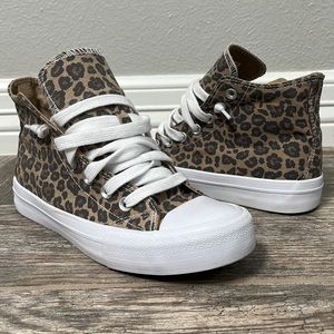 🎉SALE🎉 ADORABLE Cheetah Print High Tops-7W
